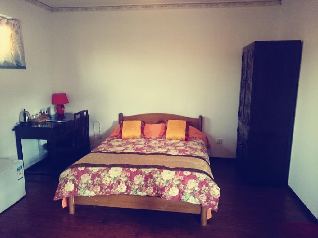 Templeside Deluxe Hutong Hotel Pekín Habitación foto